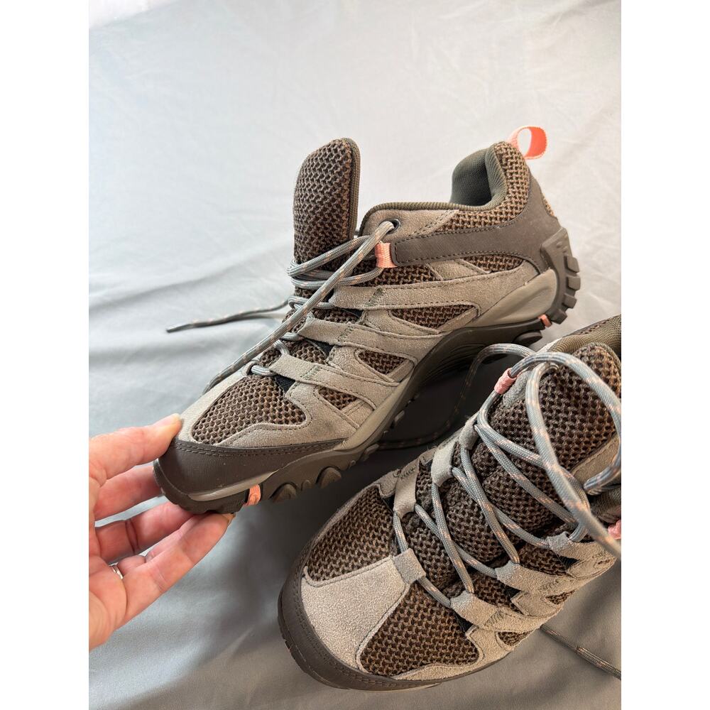 Merrell Women's Alverstone Low top hiking shoe Like new size 8.5 - Picture 3 of 6